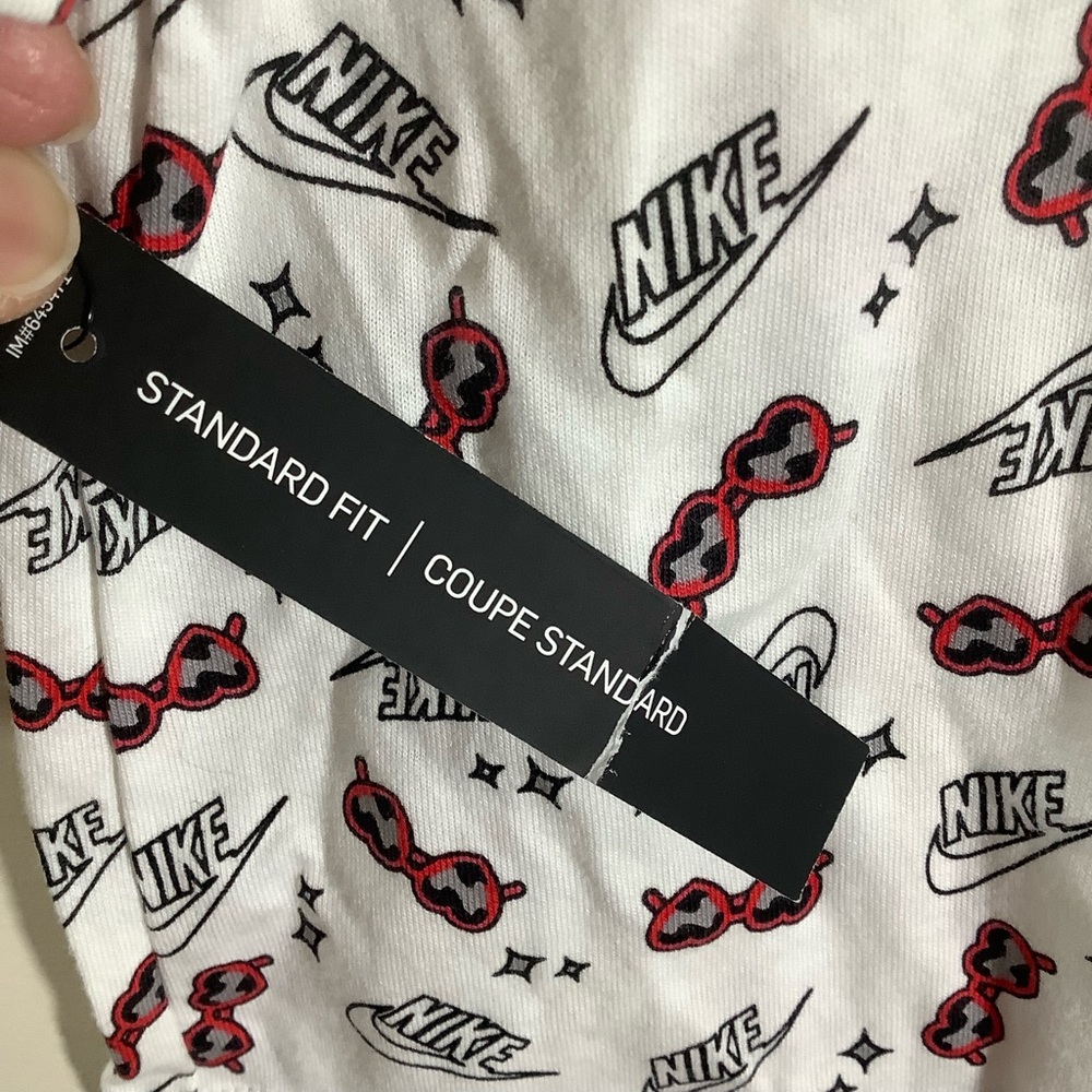 The Nike Tee Standard Fit Crop Top - Picture 4 of 6